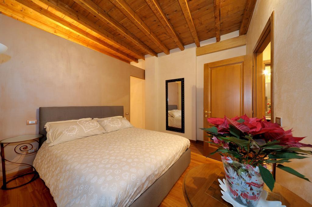 Antico Palazzo Signorile Apartment Salo Ngoại thất bức ảnh