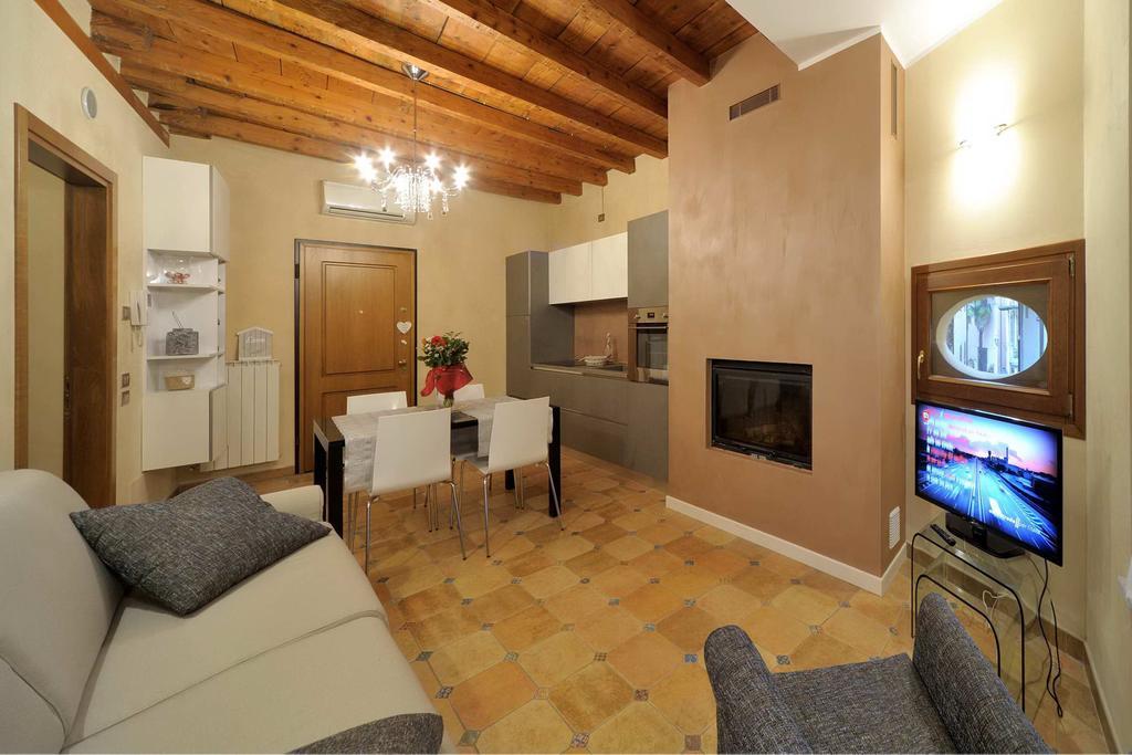 Antico Palazzo Signorile Apartment Salo Ngoại thất bức ảnh