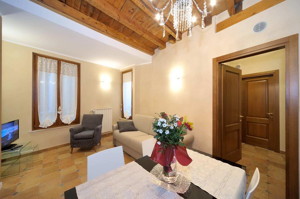 Antico Palazzo Signorile Apartment Salo Ngoại thất bức ảnh